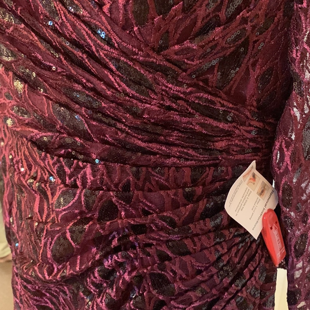 MAC DUGGAL
Long Sleeve Ruched Sequined V Neck Gown - Picture 8 of 15